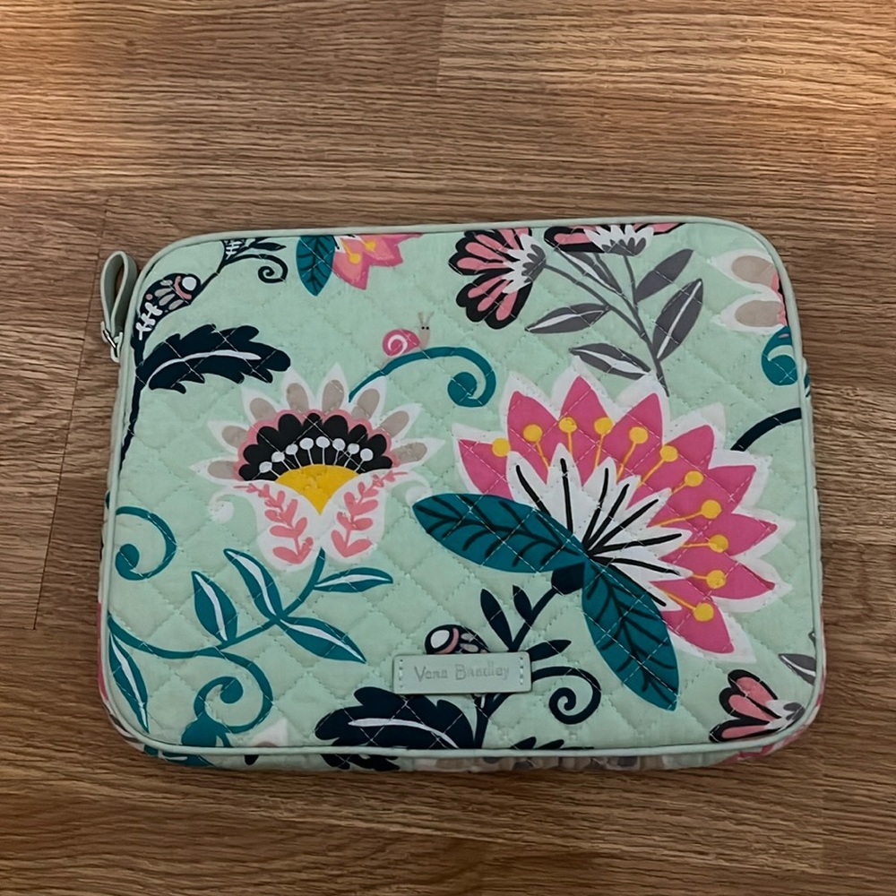 VB Mint Flowers Small Case